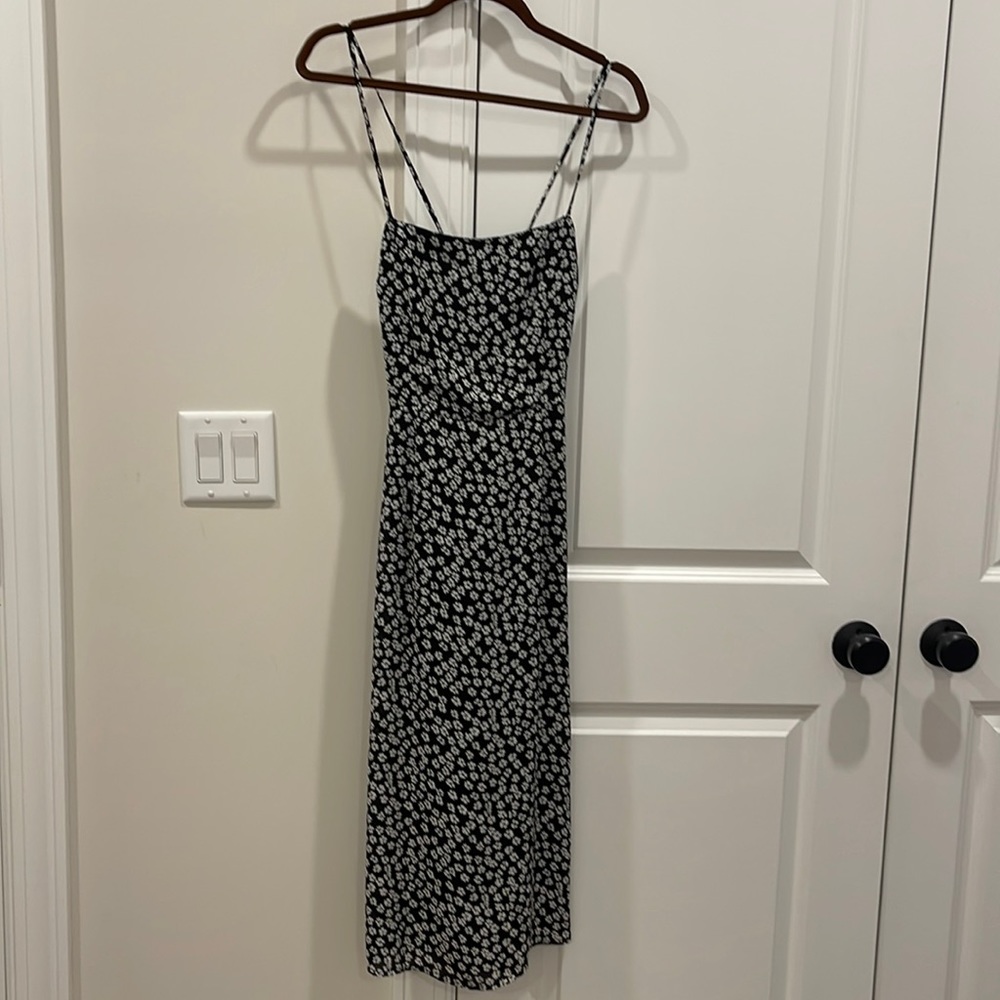 Strappy floral print maxi dress.